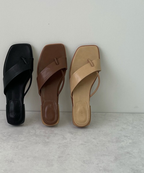 LE MORE（リモア）の「クロスフラットサンダル（サンダル・レディース・ブラック/ベージュ/ブラウン・S/M/L）」の2枚目の写真
