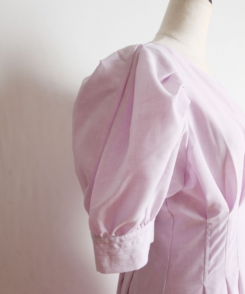 tocco closet（トッコ　クローゼット）の「パワーショルダーリネンライクタックワンピース（ワンピース・レディース・ラベンダー/ネイビー・M）」の6枚目の写真