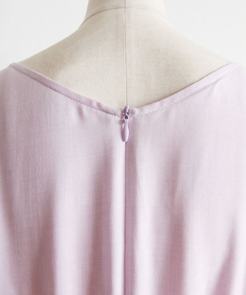tocco closet（トッコ　クローゼット）の「パワーショルダーリネンライクタックワンピース（ワンピース・レディース・ラベンダー/ネイビー・M）」の3枚目の写真