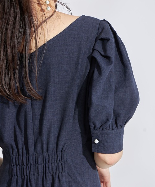 tocco closet（トッコ　クローゼット）の「パワーショルダーリネンライクタックワンピース（ワンピース・レディース・ラベンダー/ネイビー・M）」の13枚目の写真
