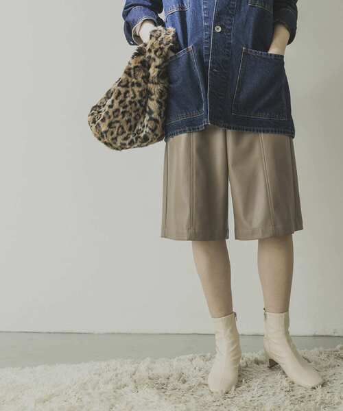 URBAN RESEARCH（アーバンリサーチ）の「フェイクレザーハーフパンツ（その他パンツ・レディース・ブラック/ベージュ系その他・36/38）」の18枚目の写真