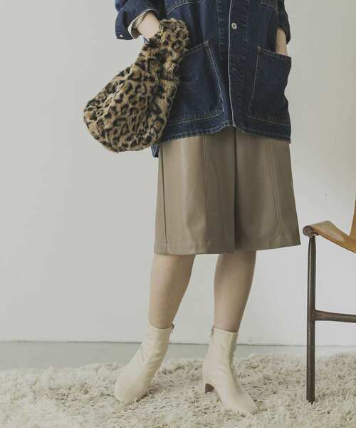 URBAN RESEARCH（アーバンリサーチ）の「フェイクレザーハーフパンツ（その他パンツ・レディース・ブラック/ベージュ系その他・36/38）」の21枚目の写真