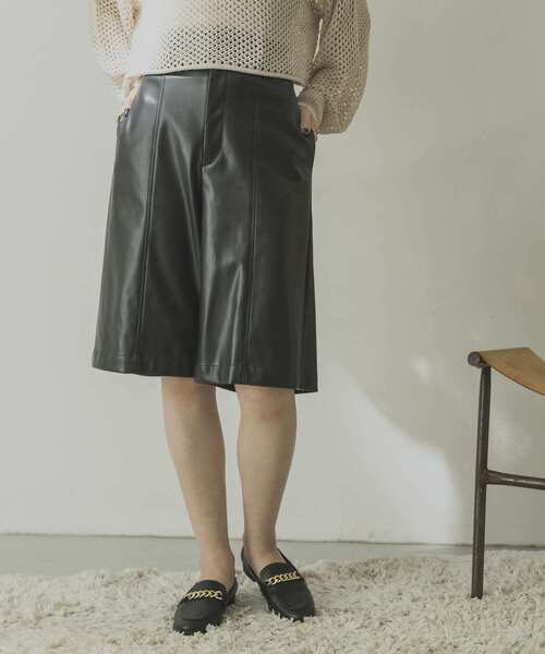 URBAN RESEARCH（アーバンリサーチ）の「フェイクレザーハーフパンツ（その他パンツ・レディース・ブラック/ベージュ系その他・36/38）」の17枚目の写真