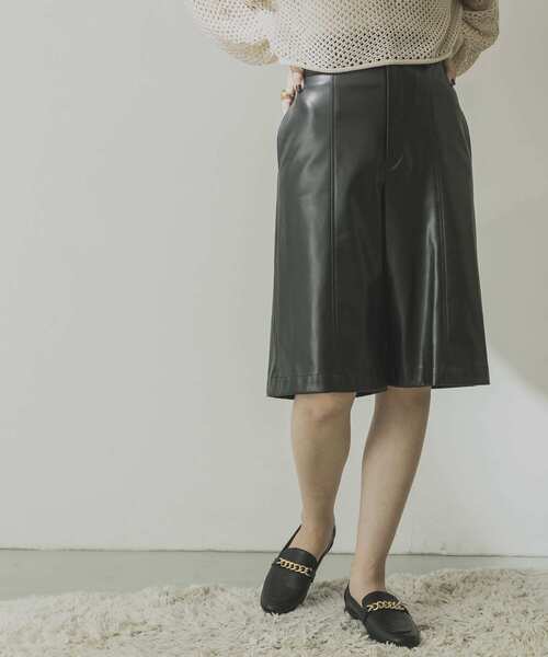 URBAN RESEARCH（アーバンリサーチ）の「フェイクレザーハーフパンツ（その他パンツ・レディース・ブラック/ベージュ系その他・36/38）」の20枚目の写真