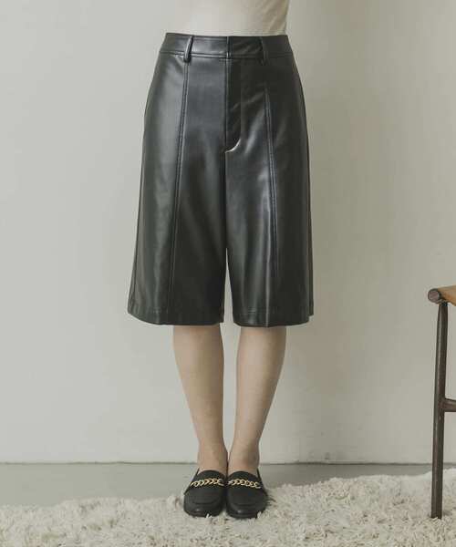 URBAN RESEARCH（アーバンリサーチ）の「フェイクレザーハーフパンツ（その他パンツ・レディース・ブラック/ベージュ系その他・36/38）」の19枚目の写真