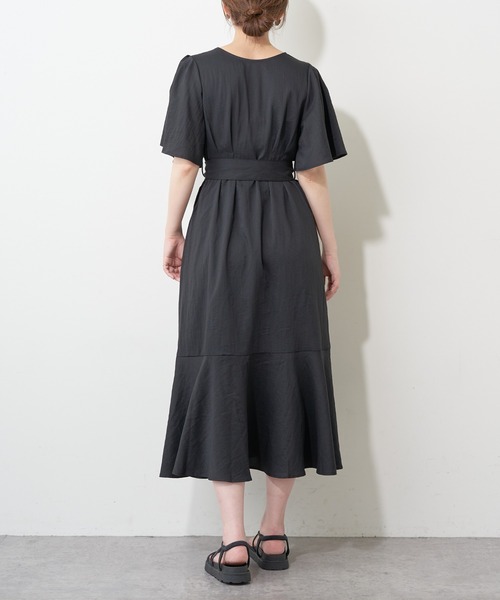natural couture(ナチュラルクチュール)の「釦あきマーメイド2WAYワンピース(ワンピース・レディース・カーキ/ストライプ/ブラック/ベージュ・FREE)」の14枚目の写真