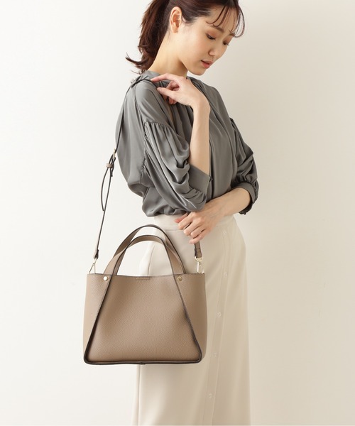 NATURAL BEAUTY BASIC（ナチュラルビューティーベーシック）の「トラペーズデイリートート（トートバッグ・レディース・ベージュ/オフホワイト/ラベンダー・ﾌﾘ-）」の11枚目の写真