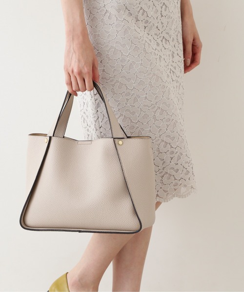 NATURAL BEAUTY BASIC（ナチュラルビューティーベーシック）の「トラペーズデイリートート（トートバッグ・レディース・ベージュ/オフホワイト/ラベンダー・ﾌﾘ-）」の22枚目の写真