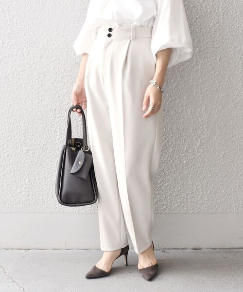SHIPS（シップス）の「ストレッチカラータックパンツ◆（その他パンツ・レディース・ブラック/レッド/グリーン/ナチュラル・40/38/36/34）」の6枚目の写真