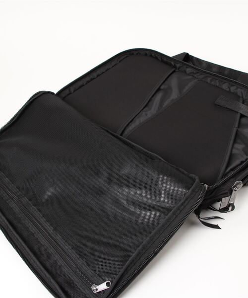 INDISPENSABLE （インディスペンサブル）の「INDISPENSABLE　3WAY BRIEF BAG BASE S ECONYL（トートバッグ・メンズ・ブラック・FREE）」の5枚目の写真