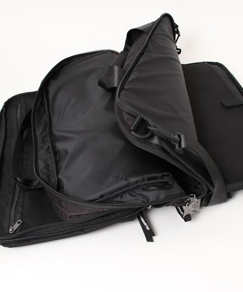 INDISPENSABLE （インディスペンサブル）の「INDISPENSABLE　3WAY BRIEF BAG BASE S ECONYL（トートバッグ・メンズ・ブラック・FREE）」の6枚目の写真