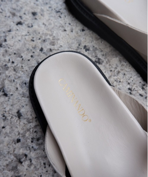 CAMINANDO（カミナンド）の「CAMINANDO/カミナンド　 THONG SLIDES トングスライド　レザービーチサンダル　2216W（サンダル・レディース・ホワイト/ブラック・6/8/5/7）」の10枚目の写真