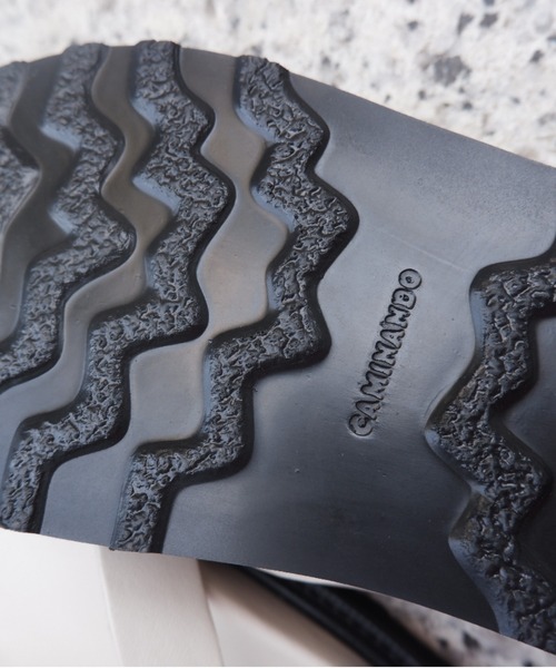 CAMINANDO（カミナンド）の「CAMINANDO/カミナンド　 THONG SLIDES トングスライド　レザービーチサンダル　2216W（サンダル・レディース・ホワイト/ブラック・6/8/5/7）」の8枚目の写真