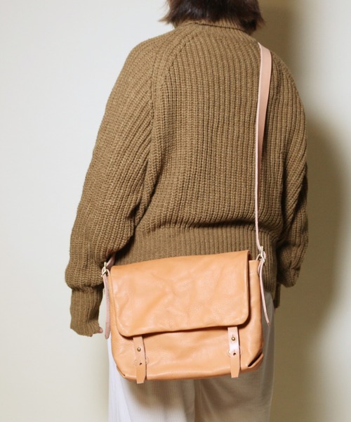 THE SUPERIOR LABOR(シュペリオールレイバー)の「soft look leather bag(ショルダーバッグ・メンズ・ブラック/ブラウン/ナチュラル・FREE)」の3枚目の写真