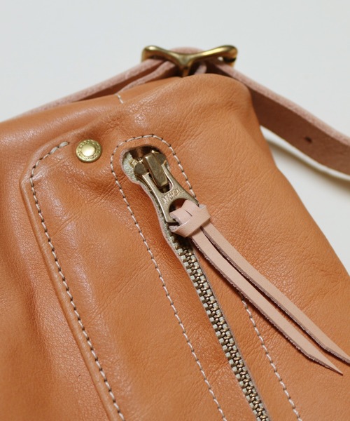 THE SUPERIOR LABOR(シュペリオールレイバー)の「soft look leather bag(ショルダーバッグ・メンズ・ブラック/ブラウン/ナチュラル・FREE)」の9枚目の写真