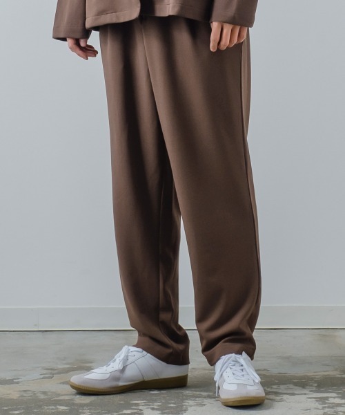 improves（インプローブス）の「カットジョーゼット ワンタック トラウザーズパンツ セットアップ対応（スラックス・メンズ・ブラック/ネイビー/オリーブ/ブラウン/カーキ/杢グレー/ライトブラウン/ベージュ/チャコールグレー・MEDIUM/LARGE）」の4枚目の写真