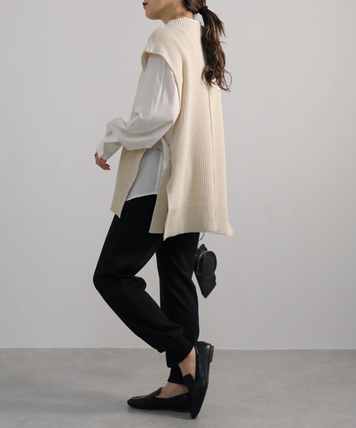 ap retro（アプレトロ）の「サイドベルトニットベスト（ベスト・レディース・オフホワイト/グレイッシュベージュ/ブラック・FREE）」の4枚目の写真