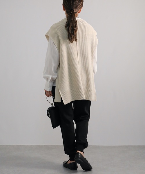 ap retro（アプレトロ）の「サイドベルトニットベスト（ベスト・レディース・オフホワイト/グレイッシュベージュ/ブラック・FREE）」の22枚目の写真