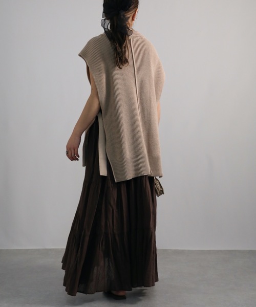 ap retro（アプレトロ）の「サイドベルトニットベスト（ベスト・レディース・オフホワイト/グレイッシュベージュ/ブラック・FREE）」の14枚目の写真
