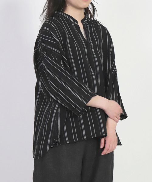 ARTEPOVERA（アルテポーヴェラ）の「[ARTE POVERA] 21su02 リネンストライプスタンドSH（シャツ/ブラウス・レディース・ブラック・FREE）」の2枚目の写真