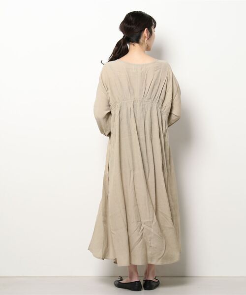 TRUNC（トランクエイティーエイト）の「Wrinkle Gather Bias One Piece（ワンピース・レディース・ベージュ/ダークブルー/ブラック・FREE）」の14枚目の写真