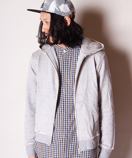 wjk（ダヴルジェイケイ）の「Lui's×wjk(ルイス×ダブルジェイケイ) ハイネックパーカー（パーカー・メンズ・ホワイト/グレー/ブラック・MEDIUM/LARGE）」の3枚目の写真