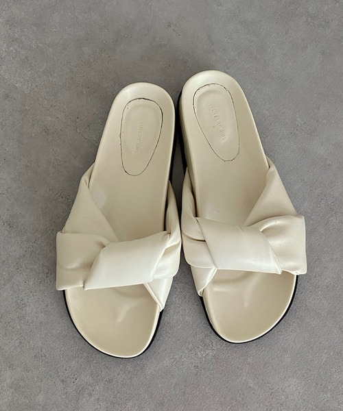 DouDou（ドゥドゥ）の「ツイストサンダル（サンダル・レディース・オフホワイト/ブラック・23/24）」の3枚目の写真