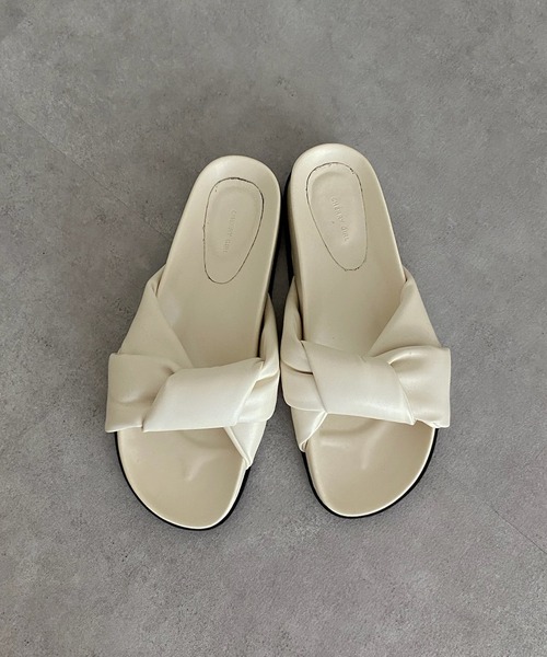 DouDou（ドゥドゥ）の「ツイストサンダル（サンダル・レディース・オフホワイト/ブラック・23/24）」の4枚目の写真