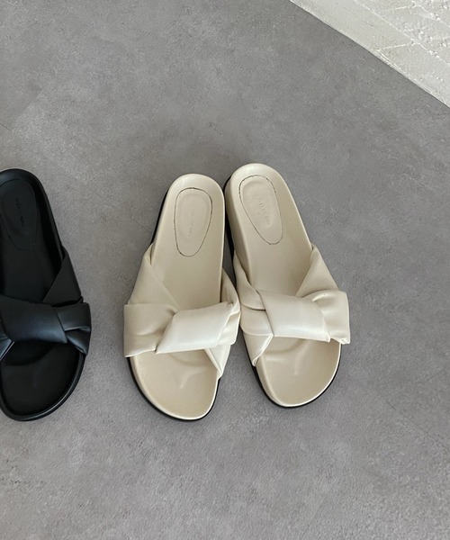 DouDou（ドゥドゥ）の「ツイストサンダル（サンダル・レディース・オフホワイト/ブラック・23/24）」の7枚目の写真