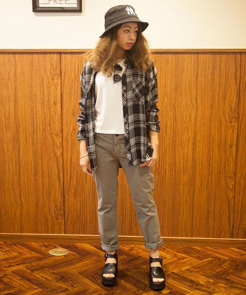 ROSE BUD（ローズバッド）の「【NYLON掲載】【カタログ掲載】[NEW ERA] 11151110 BUCKET01-BLACK（ハット・レディース・ブラック・S/M）」の2枚目の写真