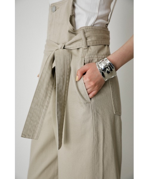 AZUL by moussy（アズールバイマウジー）の「WIDE DENIM OVERALL/ワイドデニムオーバーオール（サロペット/オーバーオール・レディース・ワンウォッシュ/ライトベージュ・SMALL/MEDIUM）」の16枚目の写真