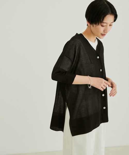 SALON adam et rope'（サロン アダム エ ロペ）の「ハーフスリーブシアーVネックサマーカーディガン（カーディガン/ボレロ・レディース・ブラック/オフホワイト/ピンク/グリーン系その他・FREE）」の3枚目の写真