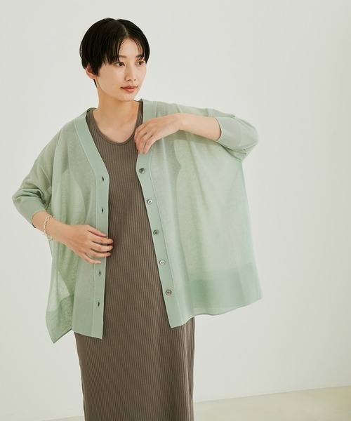 SALON adam et rope'（サロン アダム エ ロペ）の「ハーフスリーブシアーVネックサマーカーディガン（カーディガン/ボレロ・レディース・ブラック/オフホワイト/ピンク/グリーン系その他・FREE）」の5枚目の写真