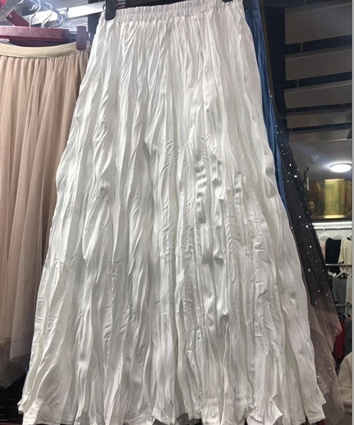 Dream garden（ドリームガーデン）の「YUGA  皺加工フレアスカート（スカート・レディース・ホワイト/ブラック/オフホワイト・FREE）」の4枚目の写真