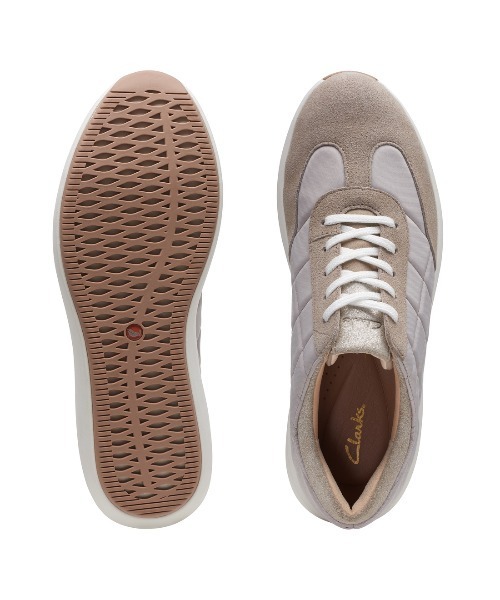 Clarks(クラークス)の「【ネット限定】 Un Rio Stitch / アンリオステッチ(サンドコンビ)(スニーカー・レディース・ベージュ・UK5/UK6/UK4/UK3/UK3.5/UK4.5/UK5.5)」の4枚目の写真