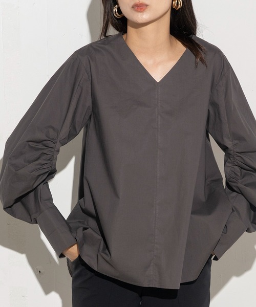 EUCLAID（エウクレイド）の「ギャザースリーブブラウス（シャツ/ブラウス・レディース・ベージュ/グレー/オレンジ・38）」の2枚目の写真