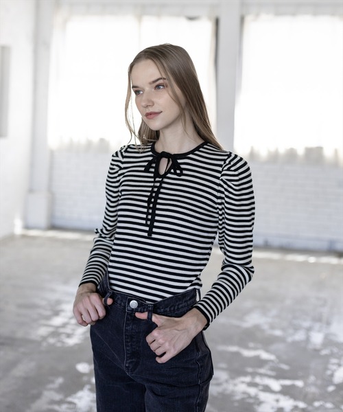 clear(クリア)の「ボーダーフロントリボンニットトップス ≪STAY MOTION≫(ニット/セーター・レディース・ブラック×ホワイト/ブラック系その他・F)」の2枚目の写真