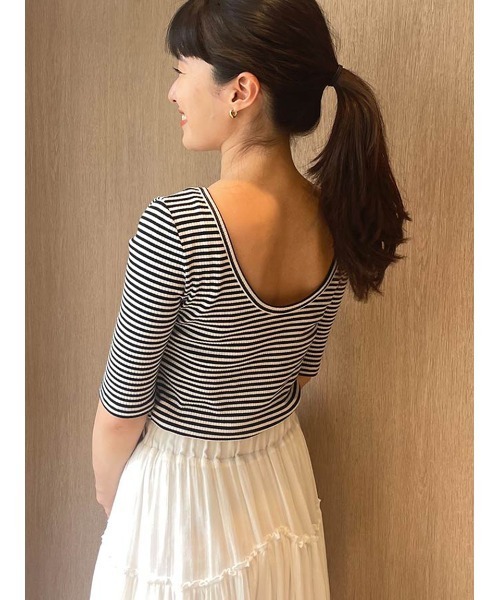 Stylevoice for xxx(スタイルヴォイスフォー)の「【胸パッド付き】ハーフスリーブバックオープンカットソー(Tシャツ/カットソー・レディース・その他/ブラック・FREE)」の3枚目の写真