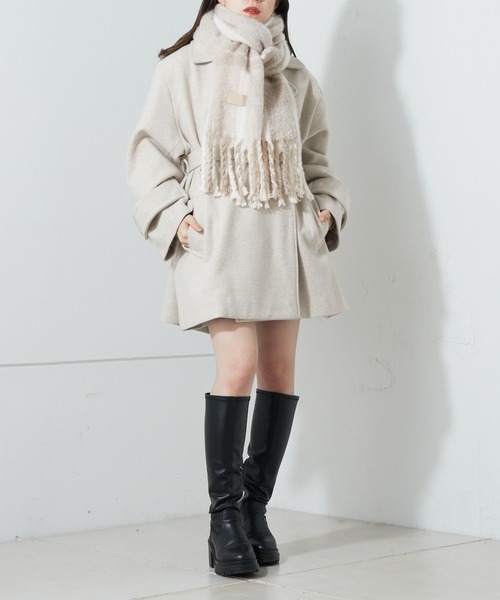 Chico（チコ）の「チェック太フリンジストール/マフラー（マフラー・レディース・ベージュ/チャコールグレー/ブルー・FREE）」の4枚目の写真