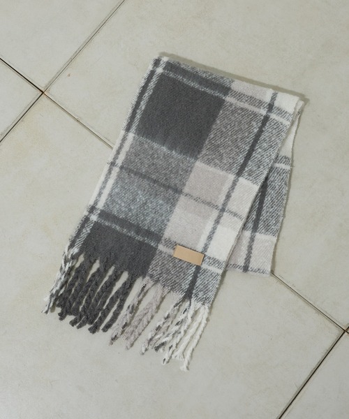 Chico（チコ）の「チェック太フリンジストール/マフラー（マフラー・レディース・ベージュ/チャコールグレー/ブルー・FREE）」の12枚目の写真