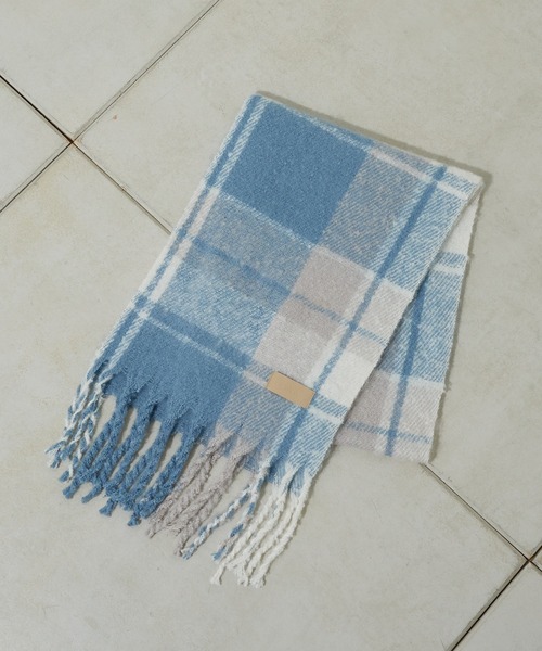 Chico（チコ）の「チェック太フリンジストール/マフラー（マフラー・レディース・ベージュ/チャコールグレー/ブルー・FREE）」の11枚目の写真