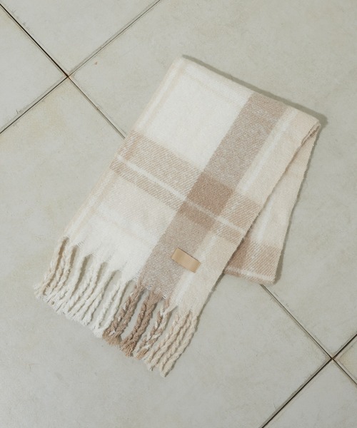 Chico（チコ）の「チェック太フリンジストール/マフラー（マフラー・レディース・ベージュ/チャコールグレー/ブルー・FREE）」の10枚目の写真