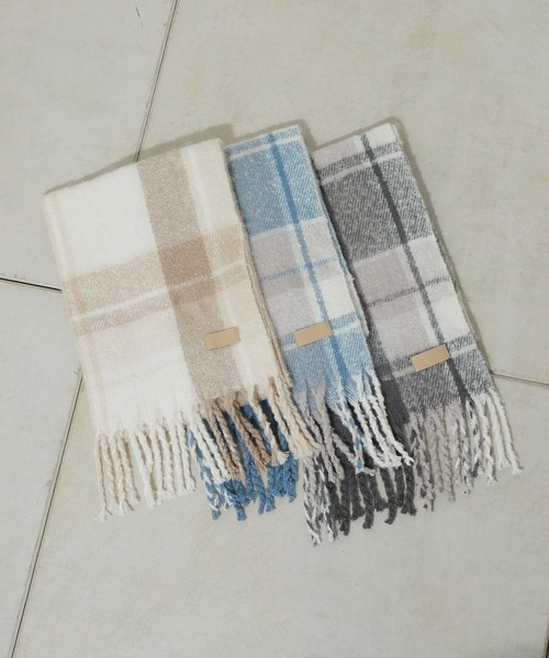 Chico（チコ）の「チェック太フリンジストール/マフラー（マフラー・レディース・ベージュ/チャコールグレー/ブルー・FREE）」の13枚目の写真