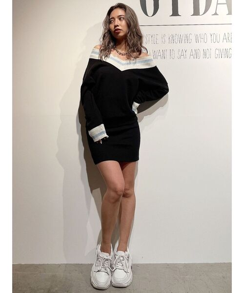 GYDA（ジェイダ）の「Vネックグラインダードッキングスウェットワンピース（ワンピース・レディース・ブラック/オフホワイト・FREE）」の21枚目の写真