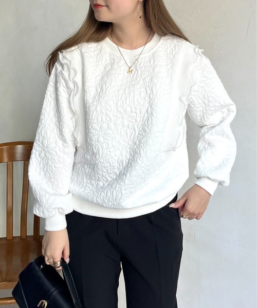 prose verse（プロズヴェール）の「花柄キルティングパールプリーツプルオーバー（スウェット・レディース・ブラック/オフホワイト・ﾌﾘ-）」の2枚目の写真