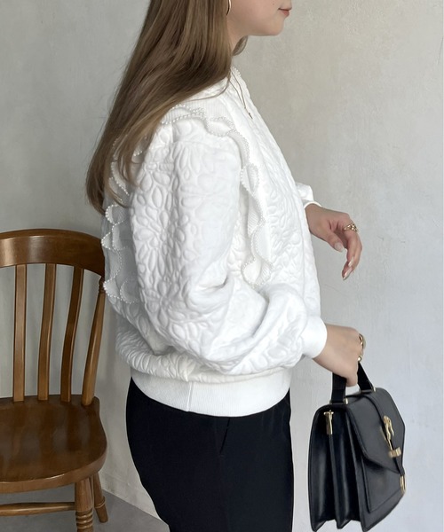 prose verse（プロズヴェール）の「花柄キルティングパールプリーツプルオーバー（スウェット・レディース・ブラック/オフホワイト・ﾌﾘ-）」の21枚目の写真