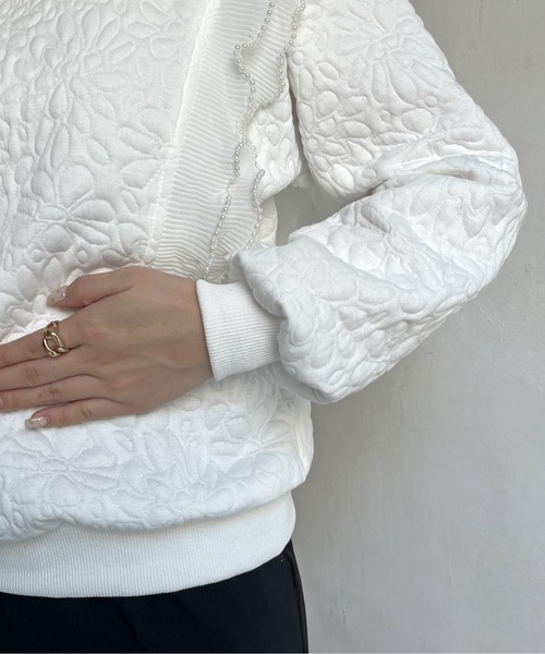 prose verse（プロズヴェール）の「花柄キルティングパールプリーツプルオーバー（スウェット・レディース・ブラック/オフホワイト・ﾌﾘ-）」の8枚目の写真