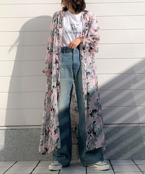 Q(キュー)の「ニュアンスカラーフラワープリントワンピ(シャツワンピース・レディース・イエロー系その他/ピンク系その他・MEDIUM)」の2枚目の写真