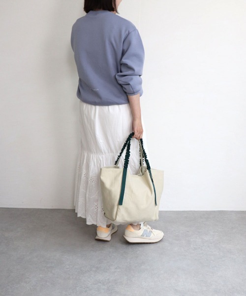 T・S・L（ティーエスエル）の「細ハンドルフリルトートバッグ（トートバッグ・レディース・チャコールグレー/グリーン/アイボリー/ピンク・FREE）」の11枚目の写真