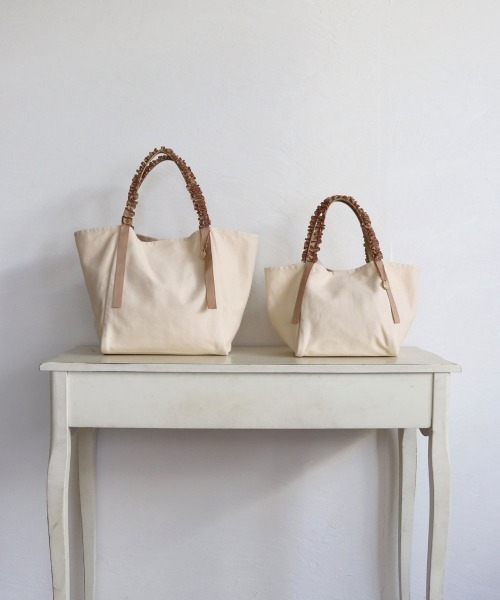 T・S・L（ティーエスエル）の「細ハンドルフリルトートバッグ（トートバッグ・レディース・チャコールグレー/グリーン/アイボリー/ピンク・FREE）」の15枚目の写真